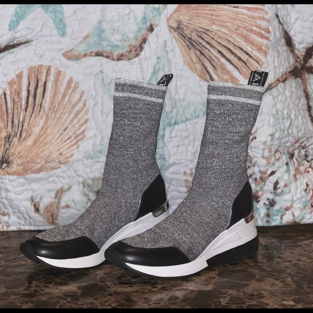 MICHEAL Micheal Kors 
Skyler Sneaker